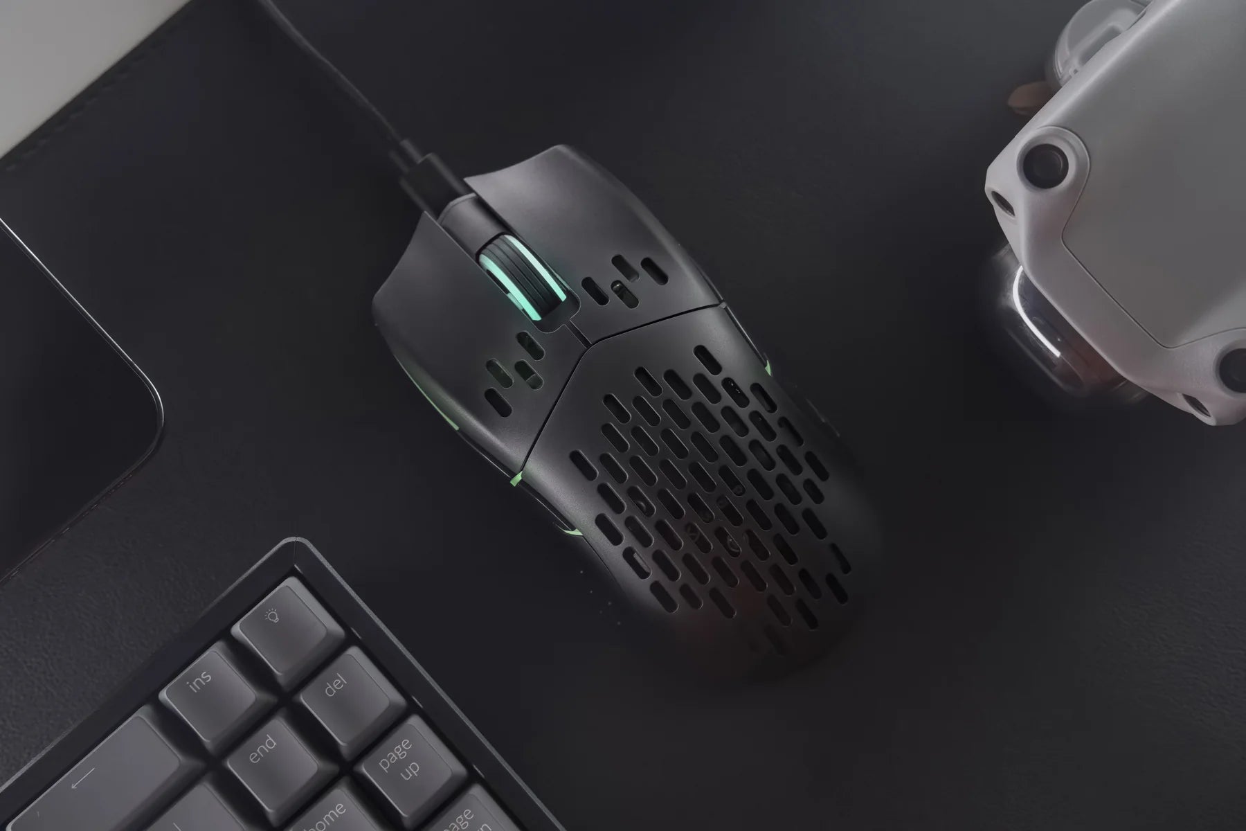 Keychron M1 Ultra-Light Optical Mouse (Wired) - View 3