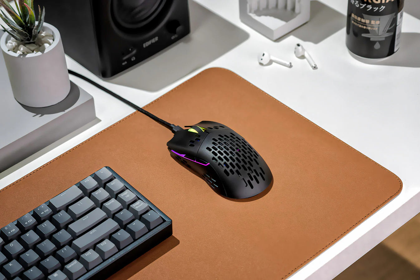 Keychron M1 Ultra-Light Optical Mouse (Wired) - View 6